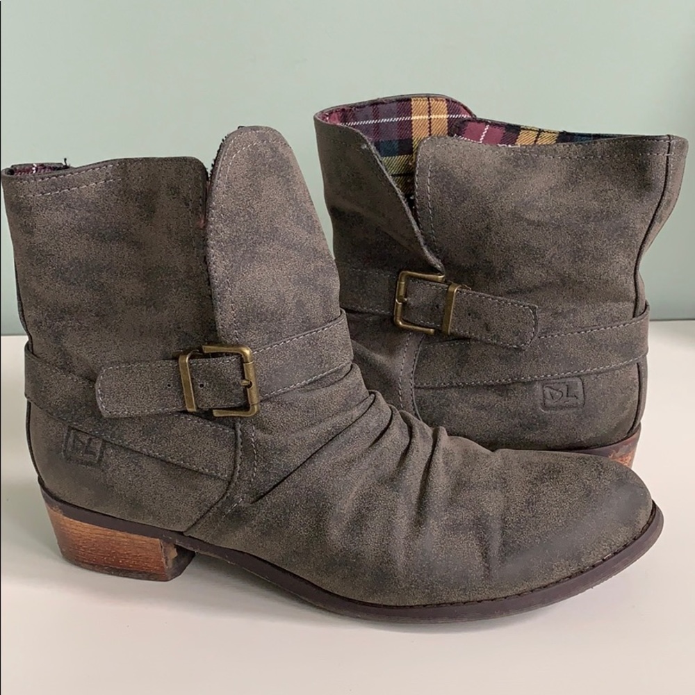 Dirty Laundry Chickadee Distress Motorcycle Boot